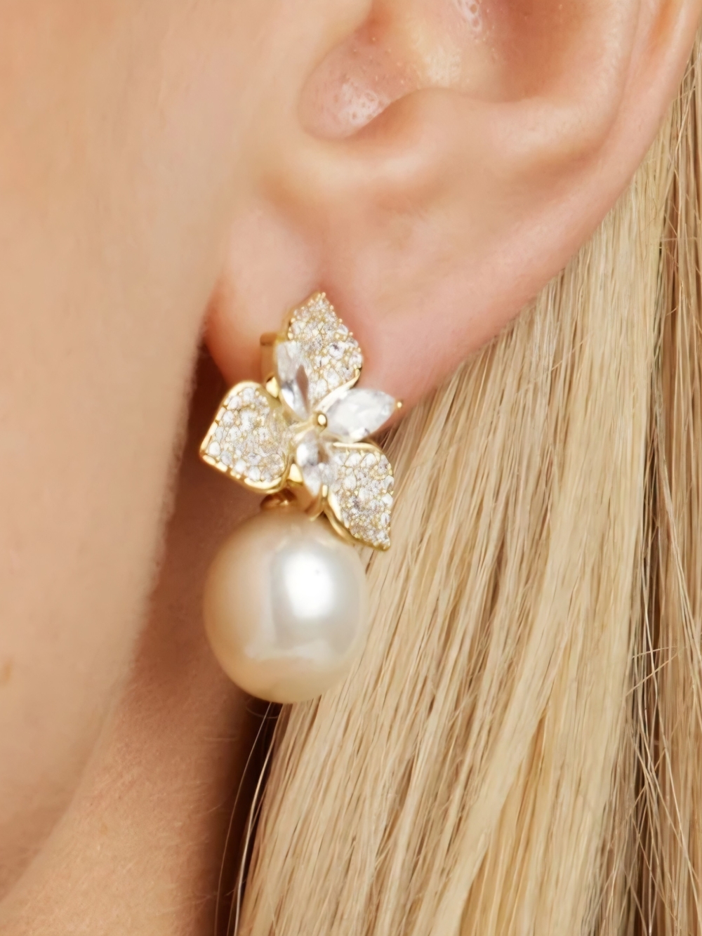 ✨ BRAND NEW ✨ Untamed Petals Sophie Pearl Drop Earrings - Picture 1 of 6